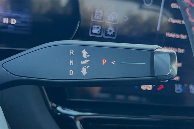 Vehicle image 18 of 21