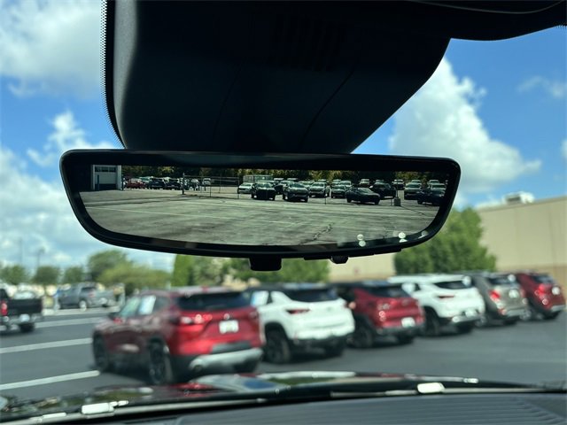 Vehicle image 23 of 34