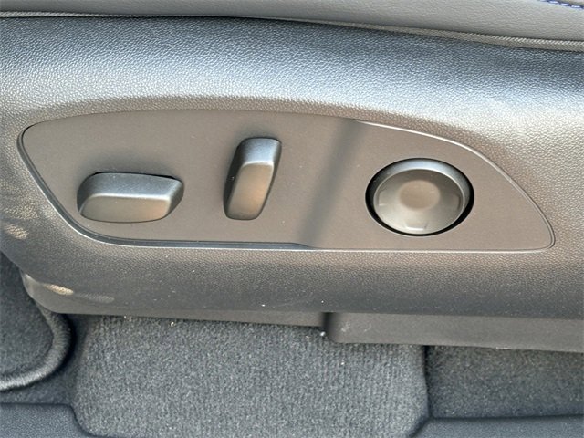 Vehicle image 17 of 34
