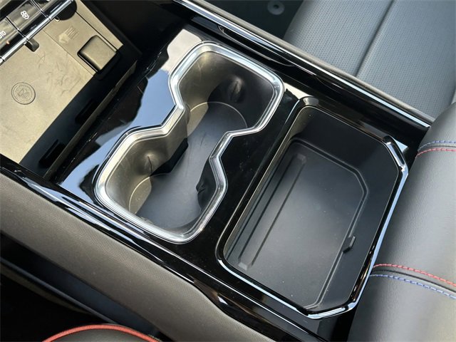 Vehicle image 28 of 34