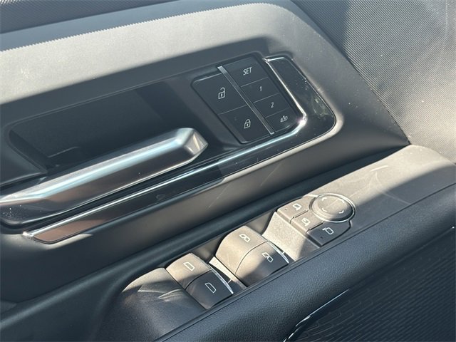 Vehicle image 33 of 34
