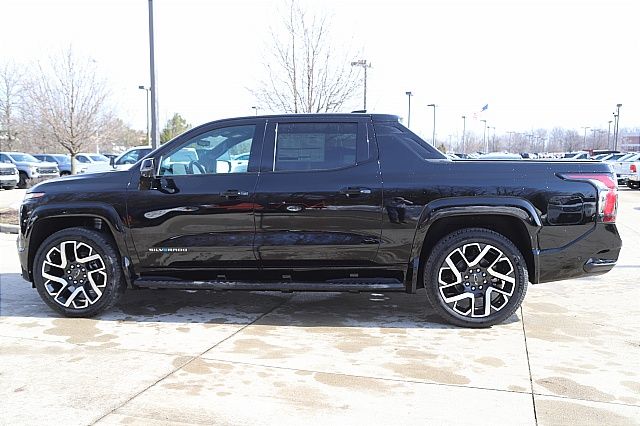 2024 Chevrolet Silverado EV RST Image 8 of 22
