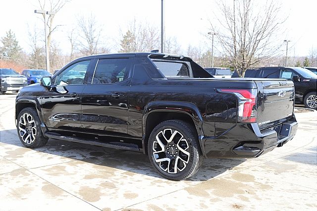 2024 Chevrolet Silverado EV RST Image 7 of 22
