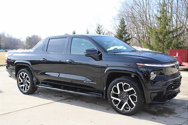 2024 Chevrolet Silverado EV RST Image 4 of 22