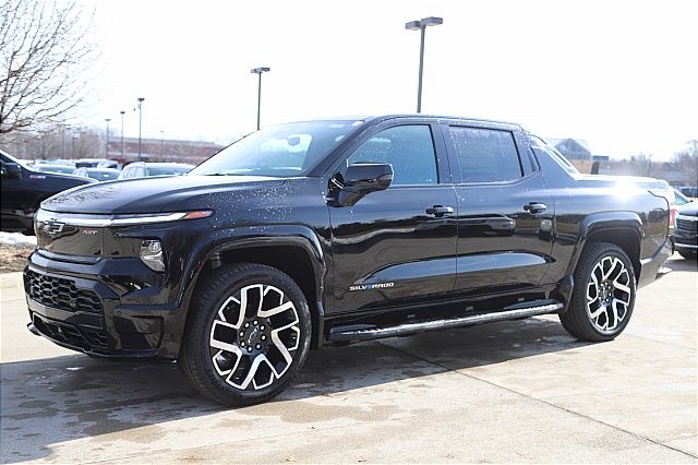 2024 Chevrolet Silverado EV RST Image 3 of 22