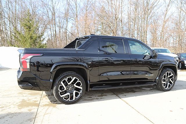 2024 Chevrolet Silverado EV RST Image 5 of 22