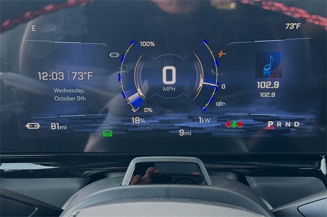 Vehicle image 21 of 23