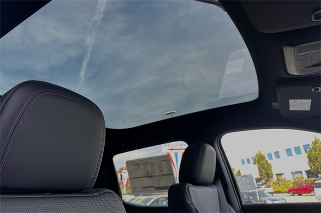 Vehicle image 14 of 23