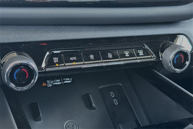 Vehicle image 18 of 23
