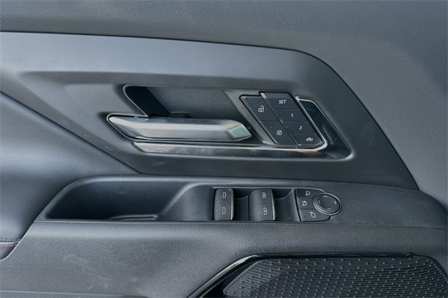 Vehicle image 8 of 23