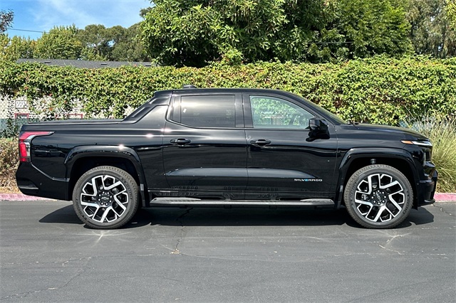 Vehicle image 4 of 23
