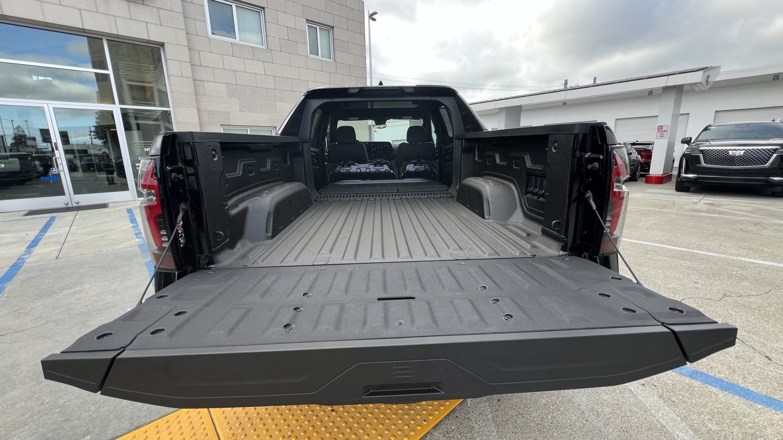 Vehicle image 11 of 15
