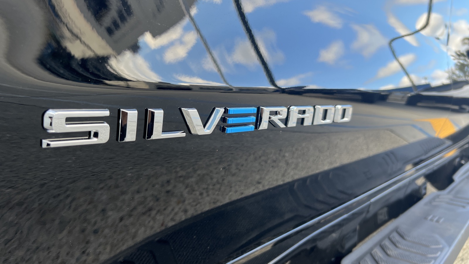 Vehicle image 14 of 15