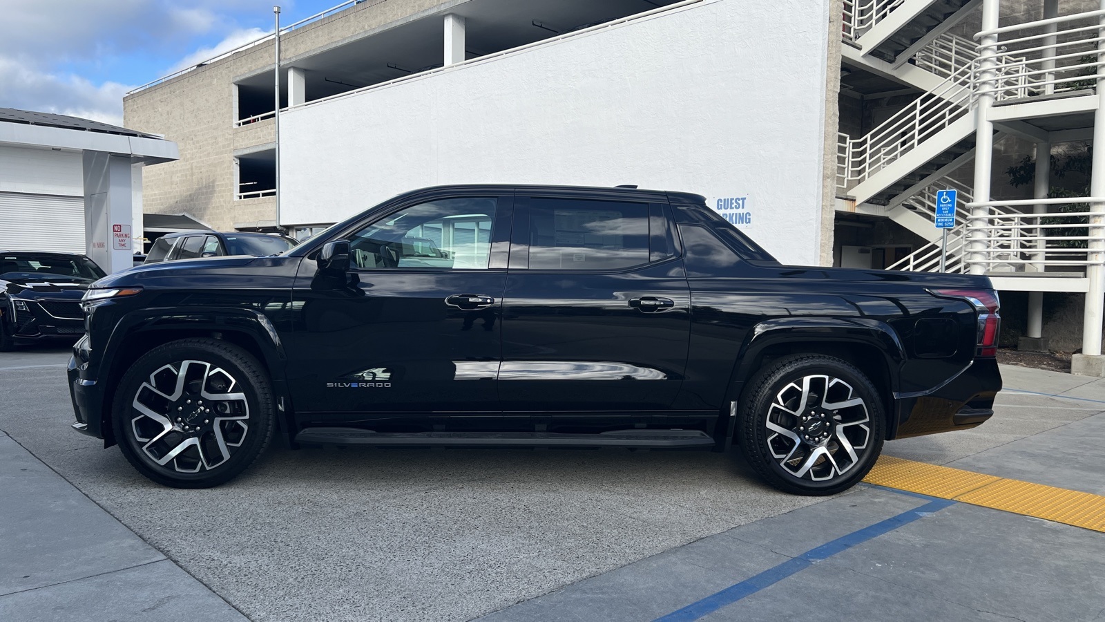 Vehicle image 4 of 15