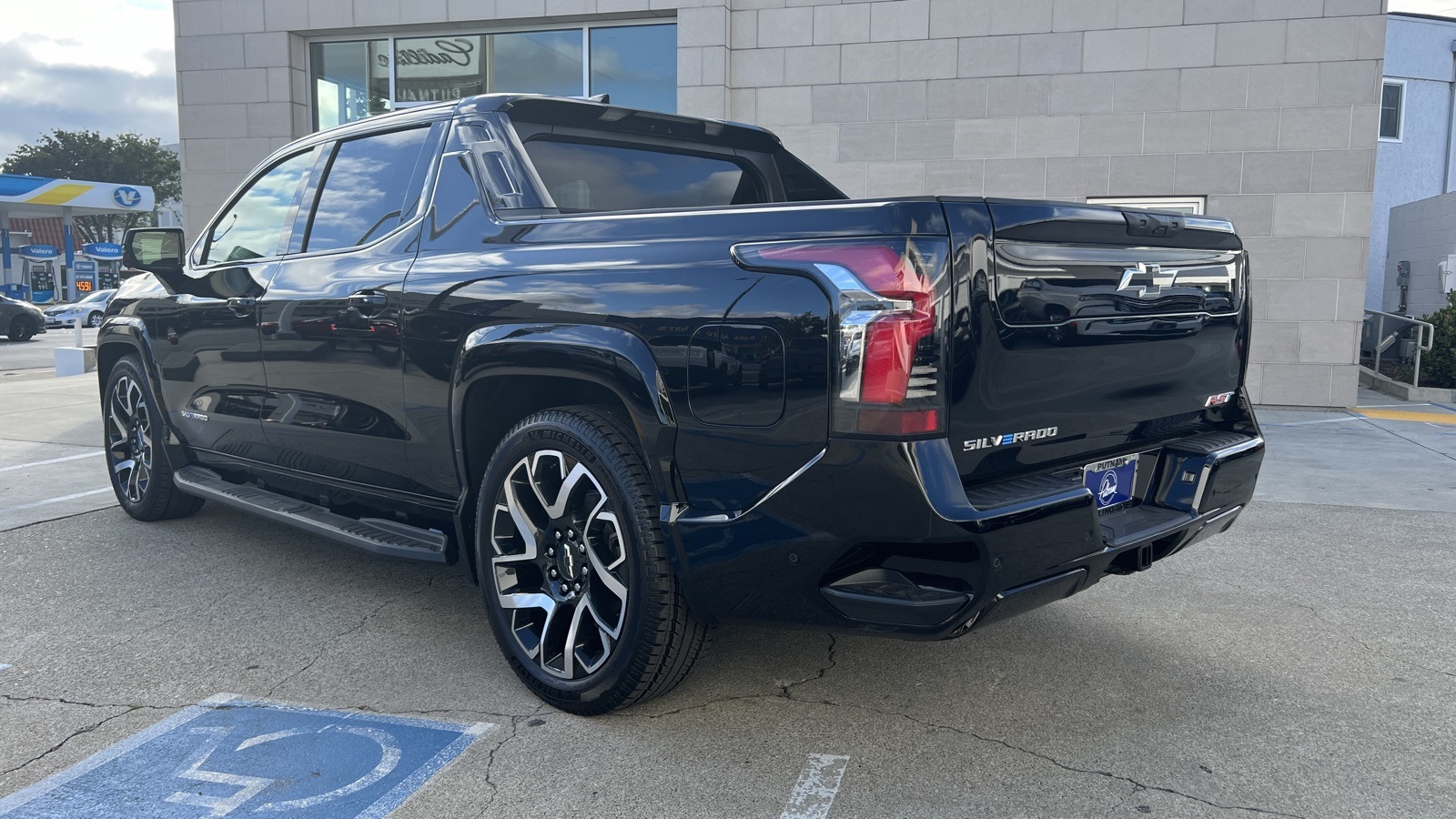 Vehicle image 8 of 15