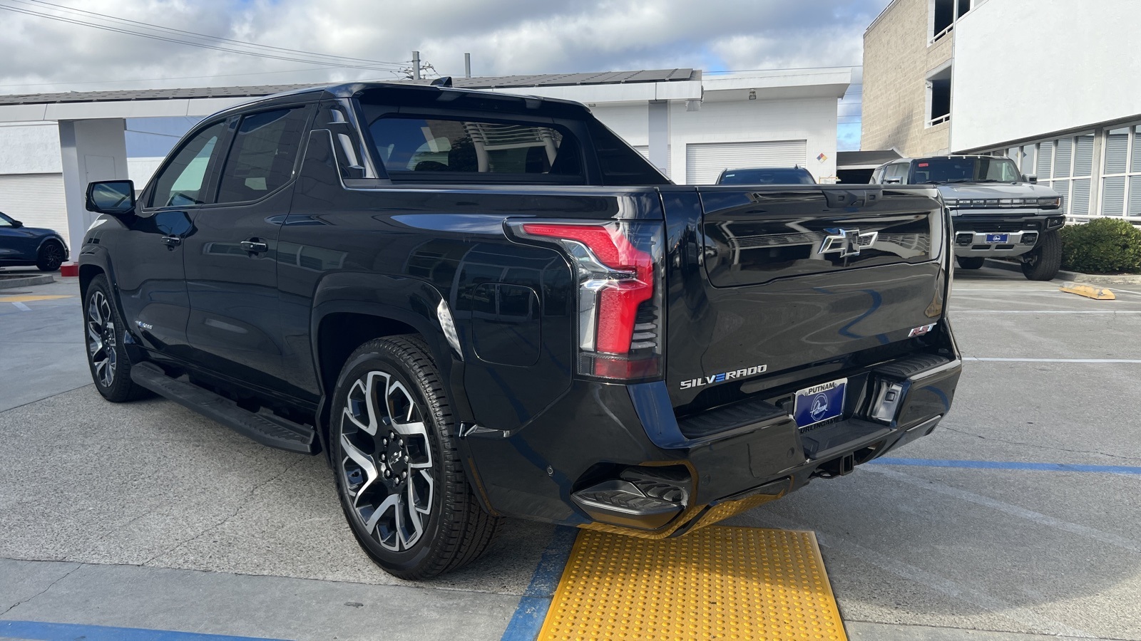 Vehicle image 9 of 15