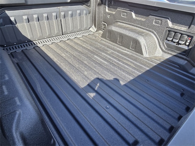 Vehicle image 13 of 22