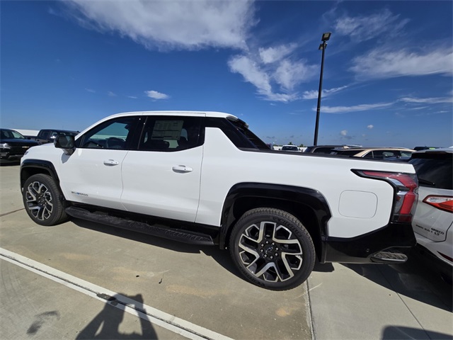 Vehicle image 4 of 22