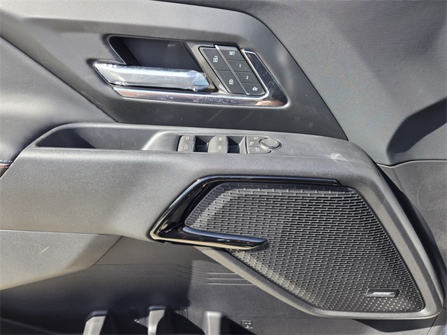 Vehicle image 15 of 22