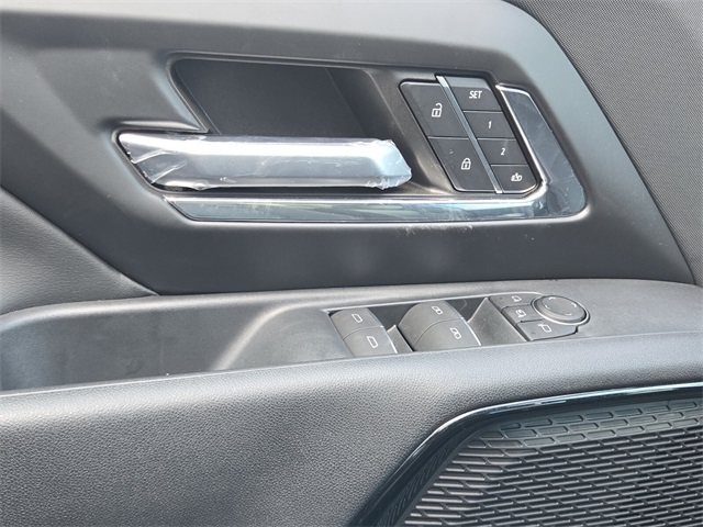 Vehicle image 17 of 26
