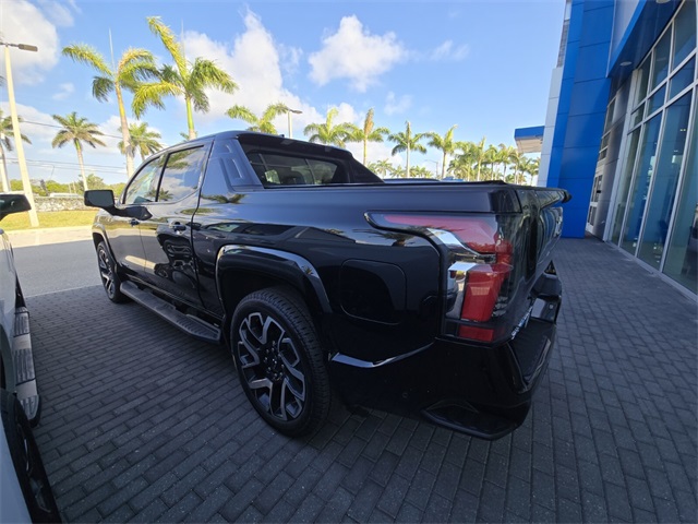 Vehicle image 4 of 26
