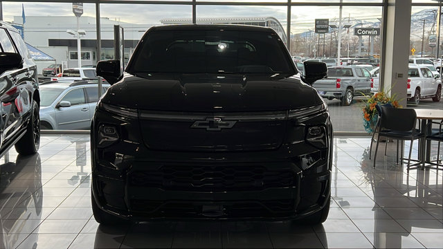 2024 Chevrolet Silverado EV RST Image 2 of 25