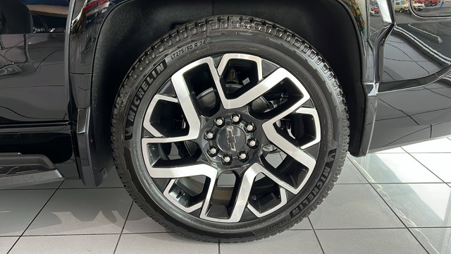 2024 Chevrolet Silverado EV RST Image 8 of 25