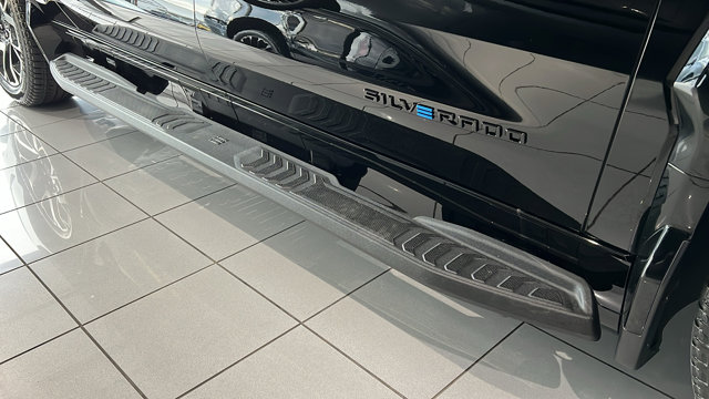 2024 Chevrolet Silverado EV RST Image 4 of 25
