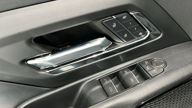 2024 Chevrolet Silverado EV RST Image 13 of 25