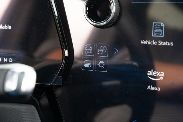 Vehicle image 33 of 46