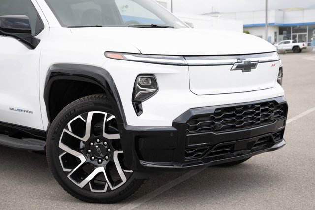 Vehicle image 4 of 46