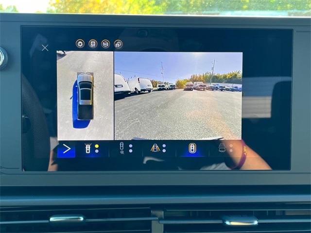 Vehicle image 16 of 22