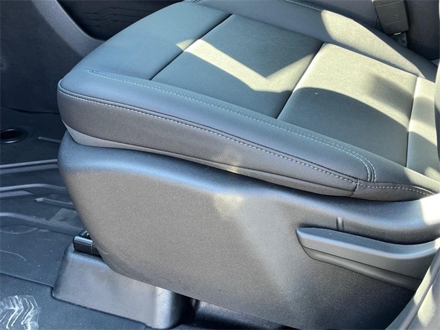 Vehicle image 10 of 22