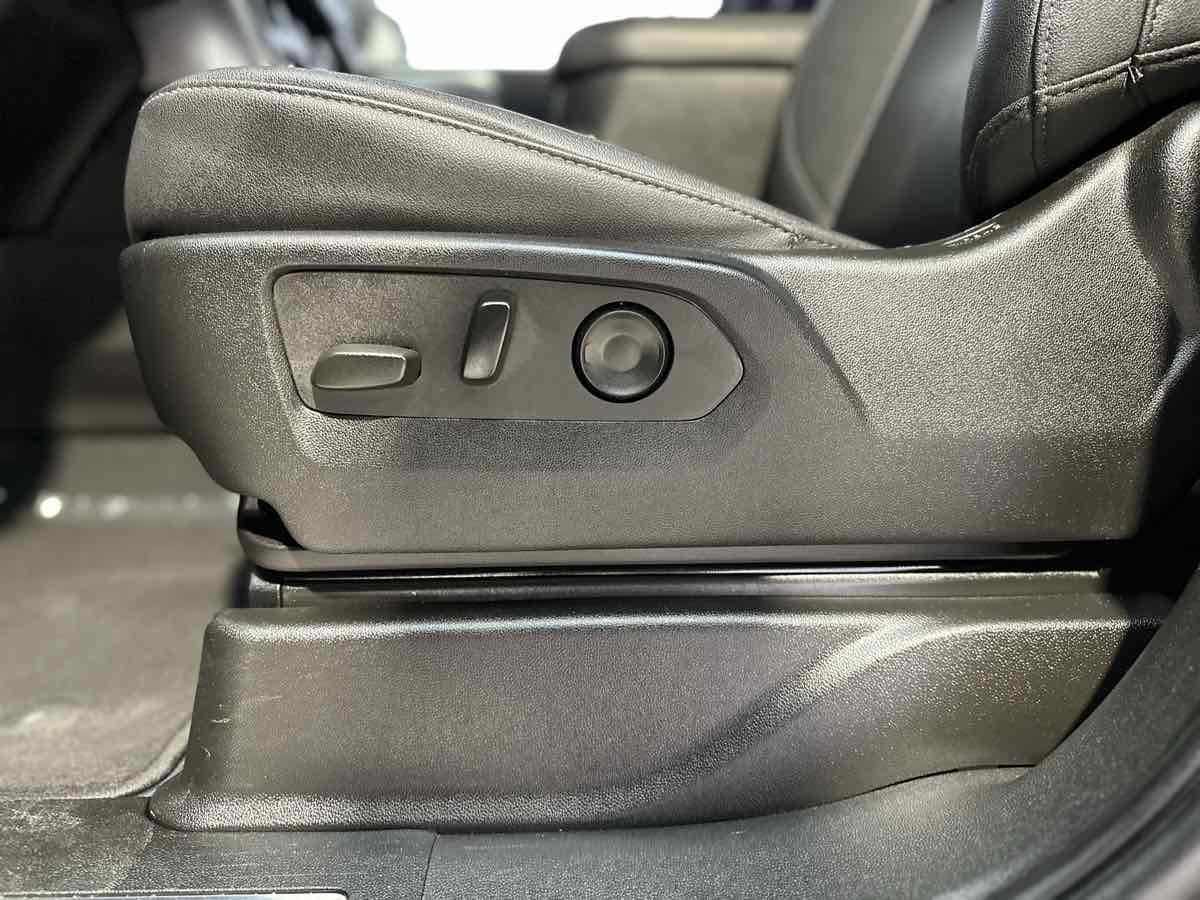 Vehicle image 35 of 38