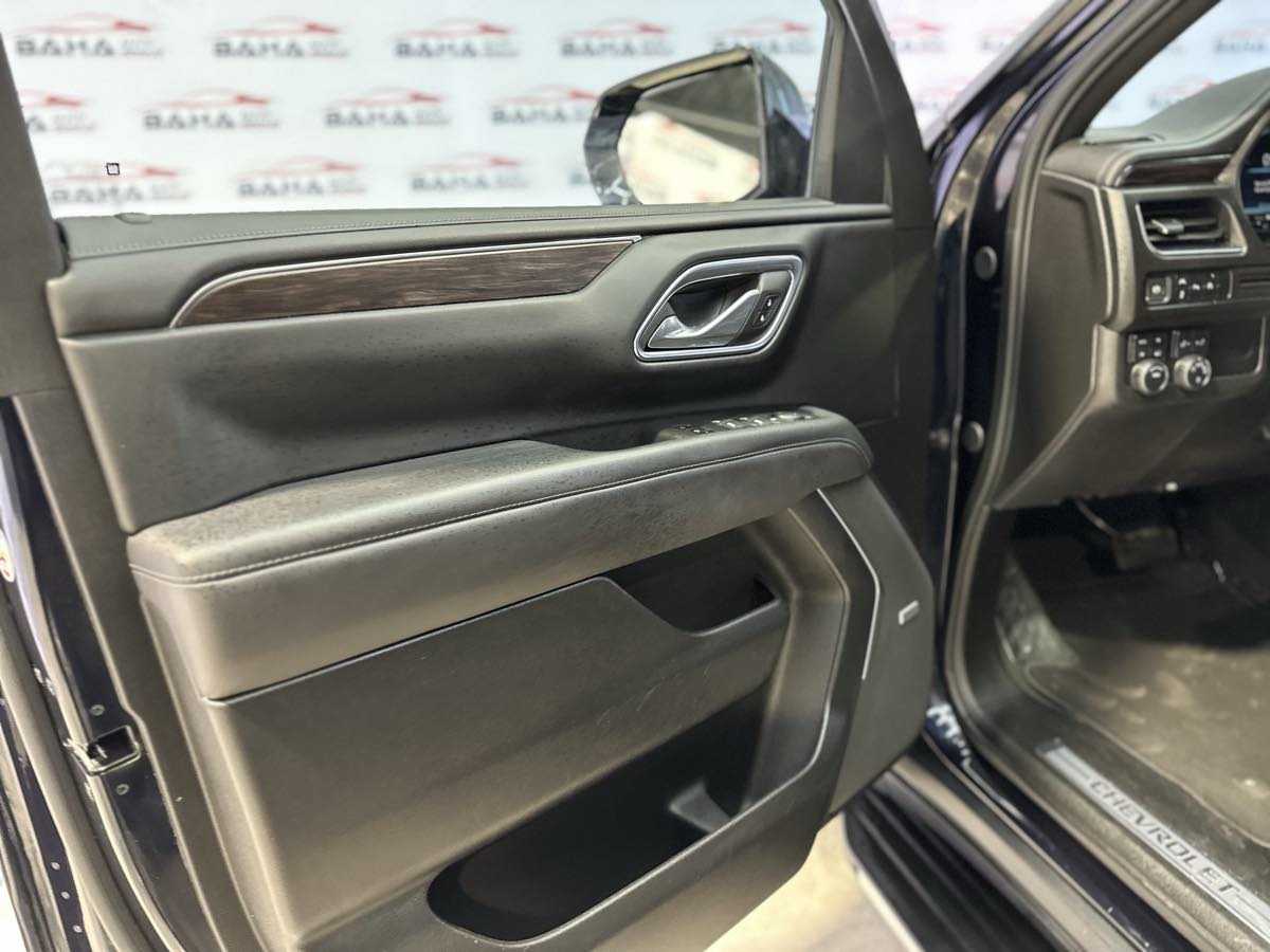 Vehicle image 33 of 38