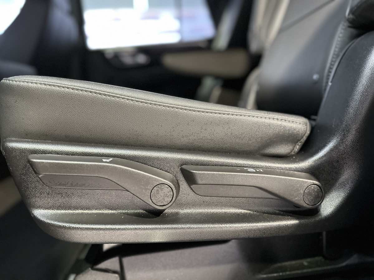 Vehicle image 20 of 38