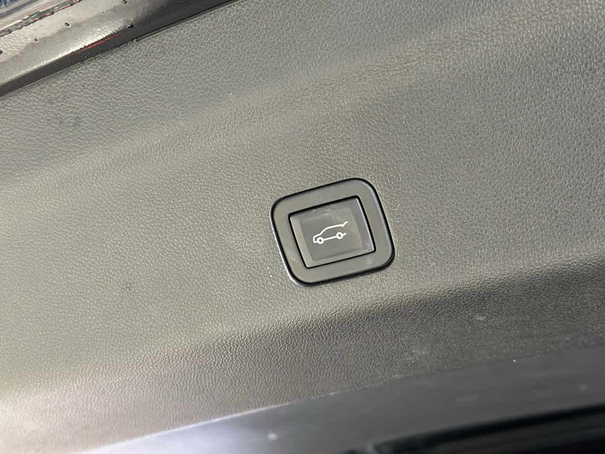 Vehicle image 14 of 38