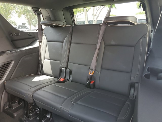Vehicle image 10 of 32