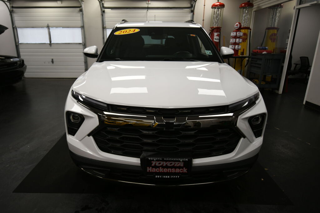 2024 Chevrolet Trailblazer ACTIV Image 2 of 33
