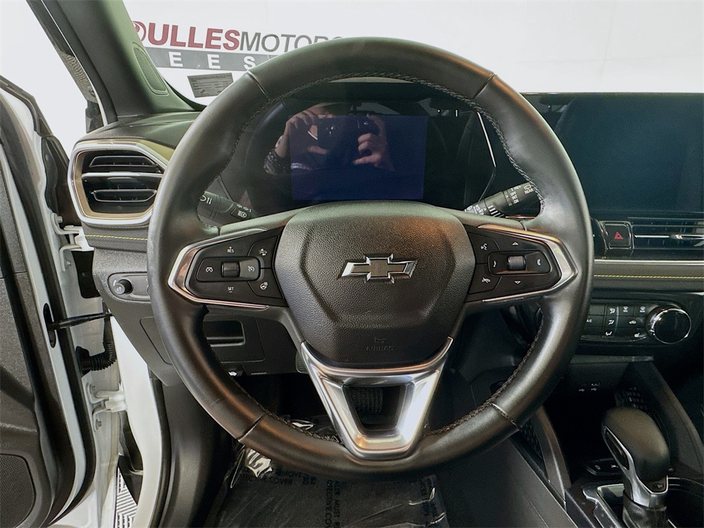 Vehicle image 11 of 30