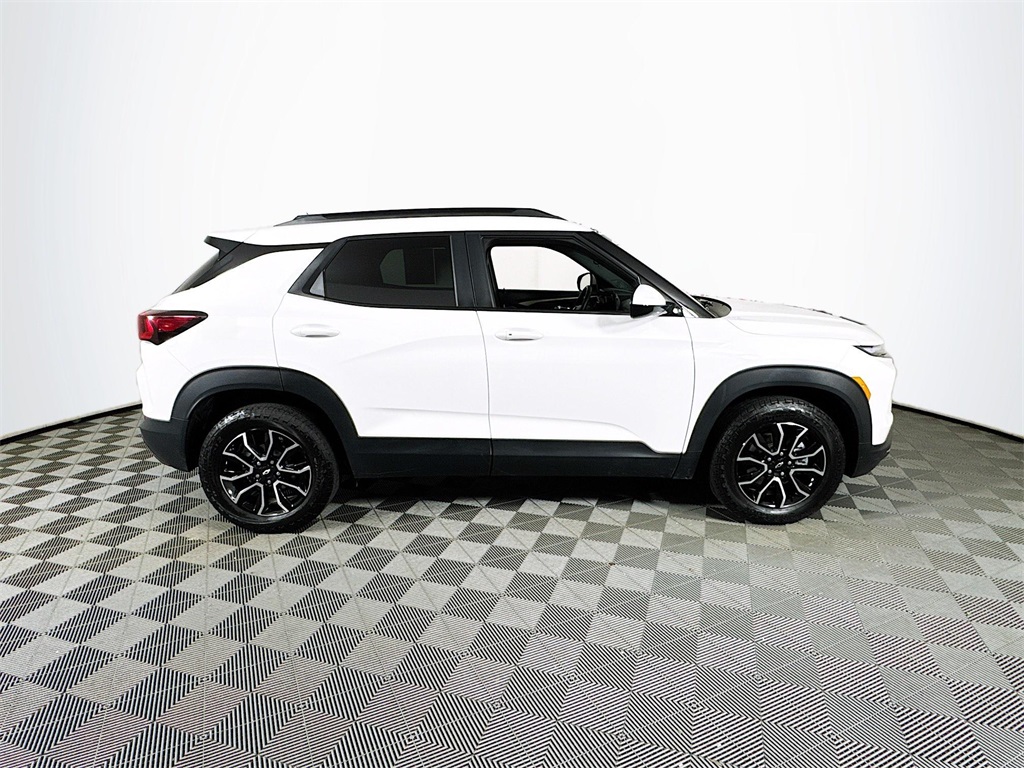 Vehicle image 4 of 30