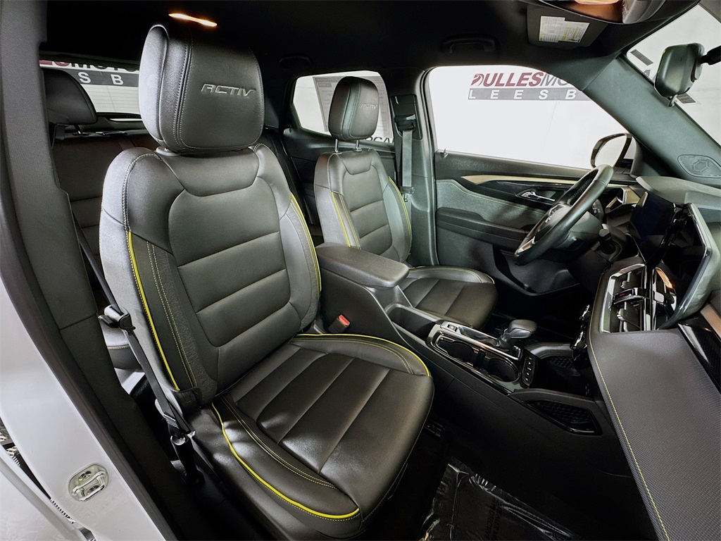 Vehicle image 26 of 30