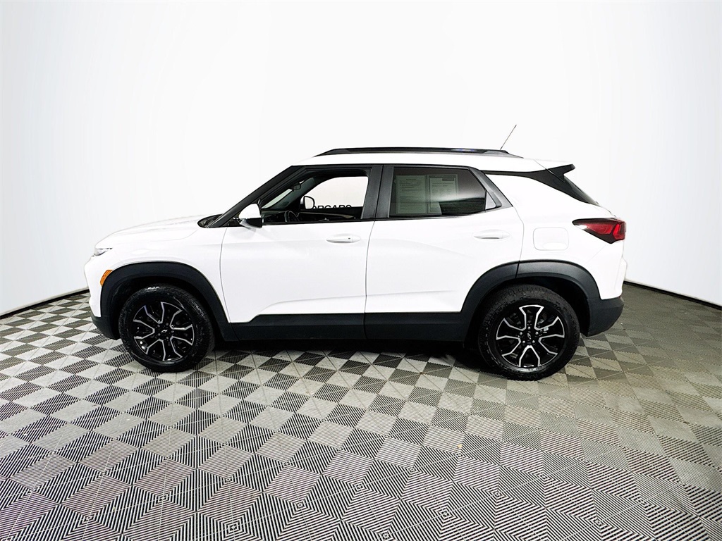 Vehicle image 8 of 30