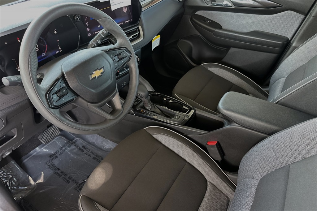 Vehicle image 10 of 34