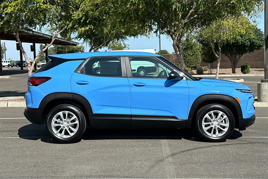Vehicle image 4 of 34