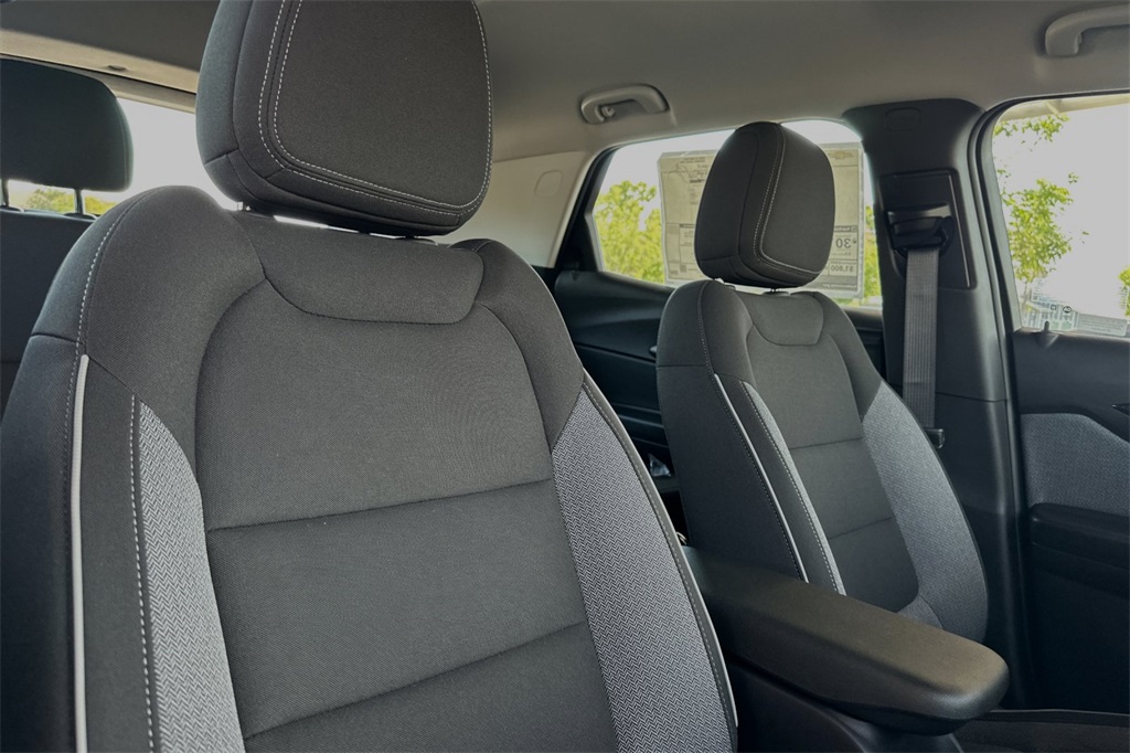 Vehicle image 17 of 34