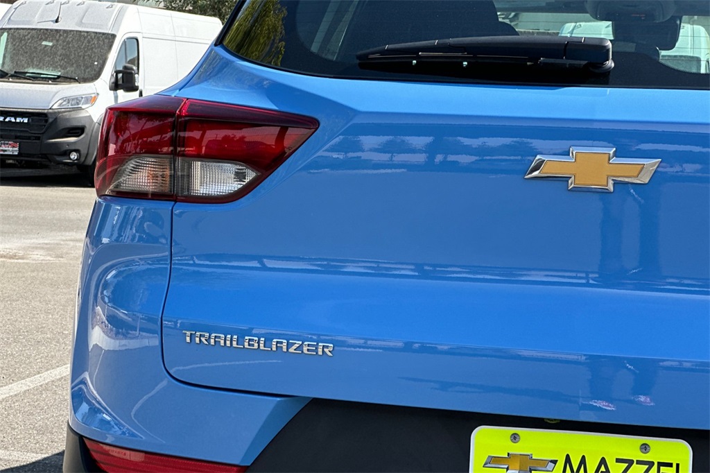 Vehicle image 9 of 34