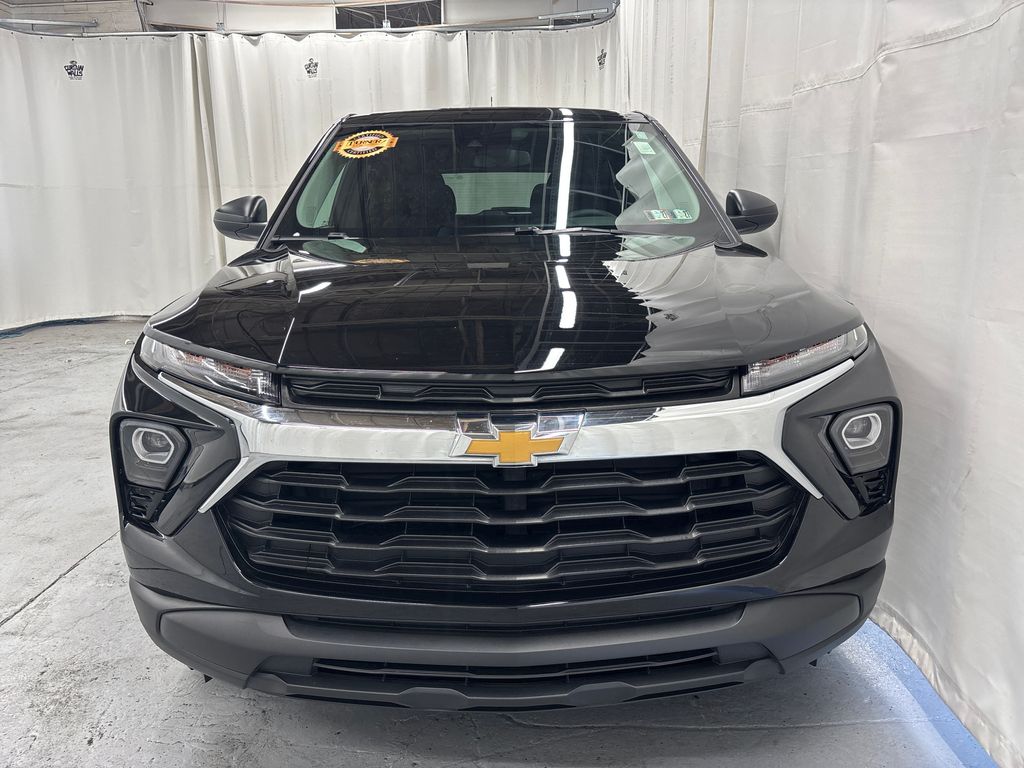 2024 Chevrolet Trailblazer LS Image 2 of 30