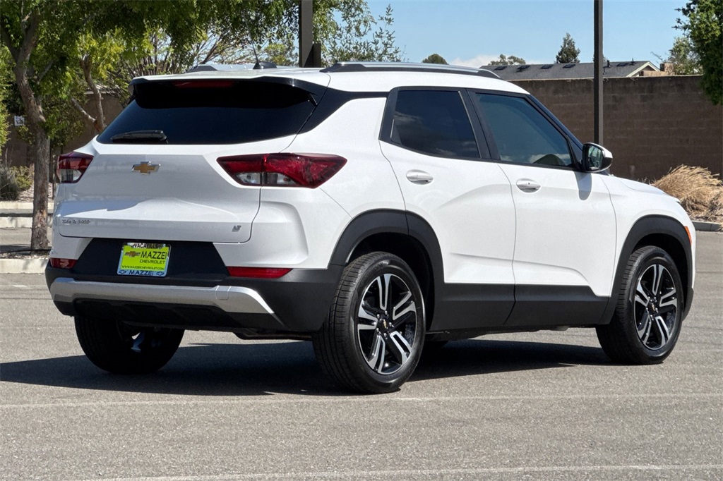 Vehicle image 5 of 34