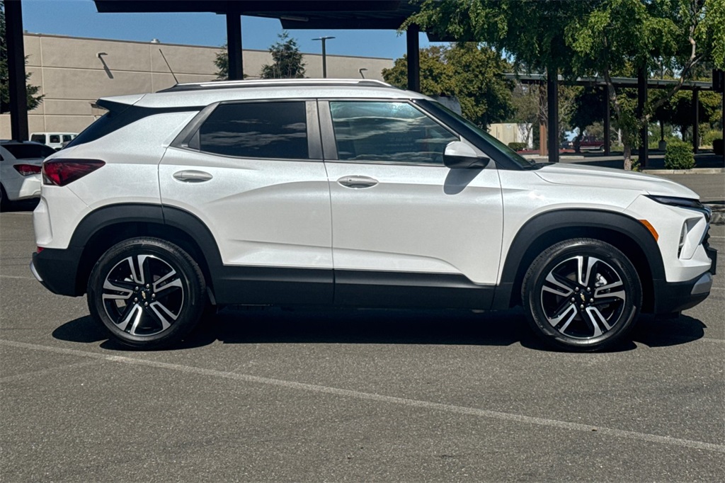 Vehicle image 4 of 34